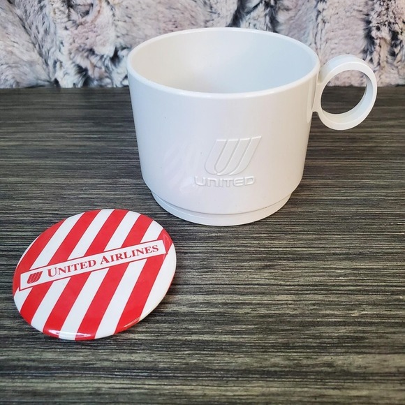 Vintage United Airlines White Plastic Stacking Coffee Cup And Logo Button Pin‎
